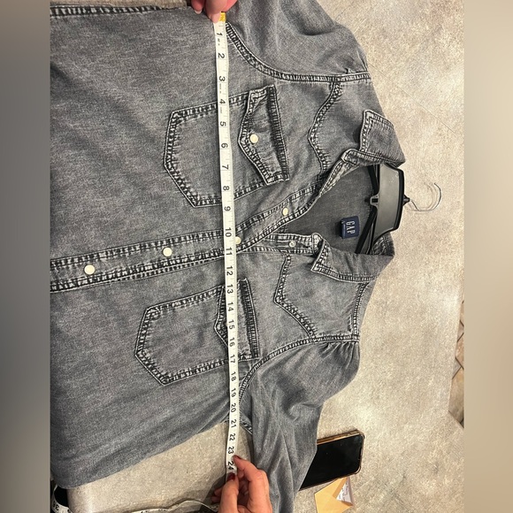 Gap snap close long sleeve - Picture 4 of 4
